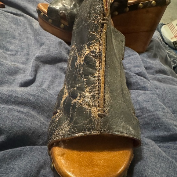 Distressed looking Bed Stu wooden and leather wedge sandal. Brown/black - Picture 5 of 6